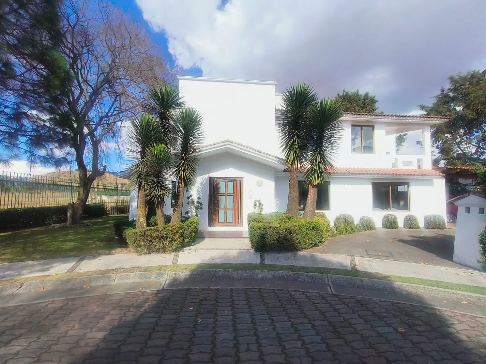 Fachada de una residencia en Valle de Zamarrero